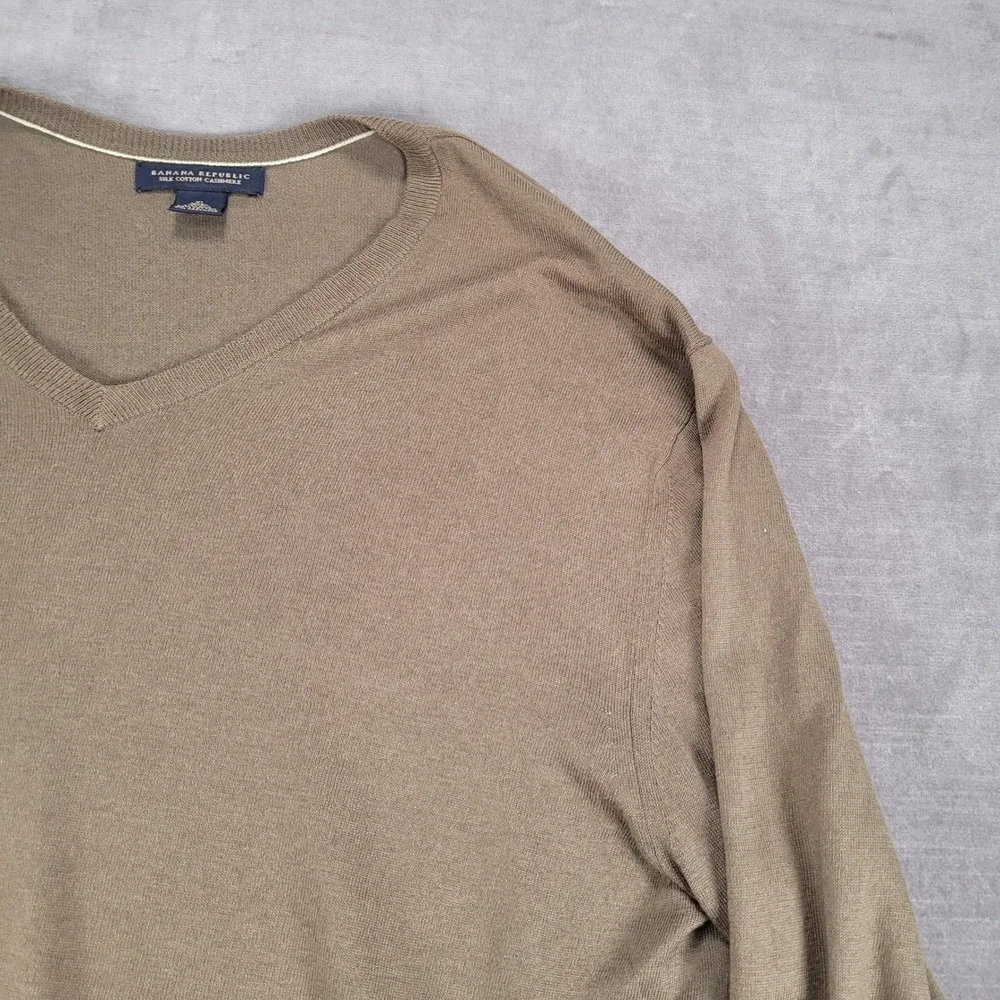 Banana Republic Silk Cashmere Blend Lightweight V-Neck Sweater Olive Green XL‎